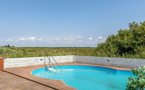Scarlet - 500M from the Sea: Blauw, Zwembad, Samengesteld Materiaal, Buitenmeubels, Toevlucht, Schaduw, Ontwerp, Eco Hotel, Waterpartij, Backyard