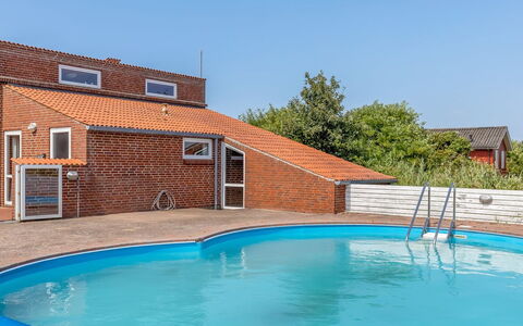 Scarlet - 500M from the Sea: Blauw, Zwembad, Samengesteld Materiaal, Buitenmeubels, Toevlucht, Boerderij, Eco Hotel, Villa