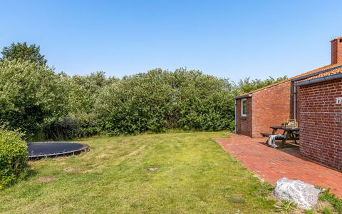 Scarlet - 500M from the Sea: Lucht, Gras, Struik, Landschap, Land Lot, Plain, Grasland, Landelijk Gebied