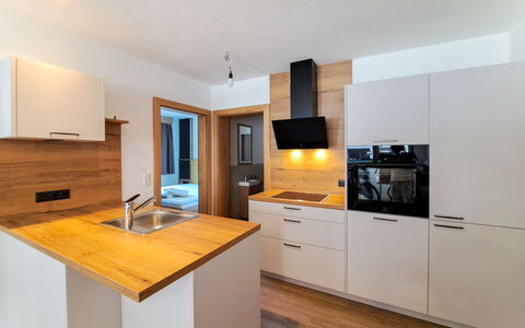 Auffach 602: Countertop, Keuken, Flooring, Interieur Ontwerp, Cabinetry, Hout, Meubilair, Toestel Van De Keuken, Verdieping, Huis