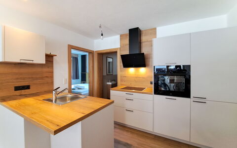 Auffach 602: Countertop, Keuken, Flooring, Interieur Ontwerp, Cabinetry, Hout, Toestel Van De Keuken, Meubilair, Verdieping, Huis