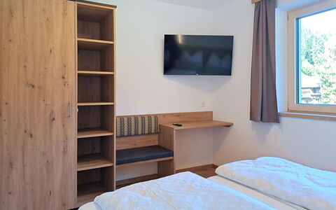 Auffach 602: Hout, Interieur Ontwerp, Bed, Flooring, Slaapkamer, Verdieping, Bed Frame, Meubilair, Beits, Kamer