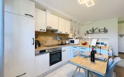 Des Kaisers Kleines Reich: Keuken, Countertop, Interieur Ontwerp, Toestel Van De Keuken, Meubilair, Flooring, Cabinetry, Hout, Plafond, Major Appliance