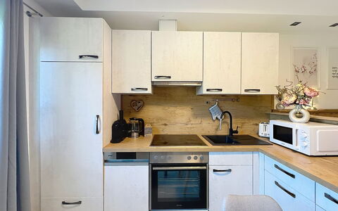 Des Kaisers Kleines Reich: Toestel Van De Keuken, Countertop, Keuken, Cabinetry, Major Appliance, Meubilair, Huishoudapparatuur, Hout, Interieur Ontwerp, Wastafel