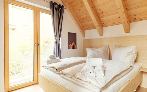 Niederwölz 602: Hout, Interieur Ontwerp, Huis, Slaapkamer, Meubilair, Bed, Kussen Gooien, Kamer, Hoofdkussen, Bedding