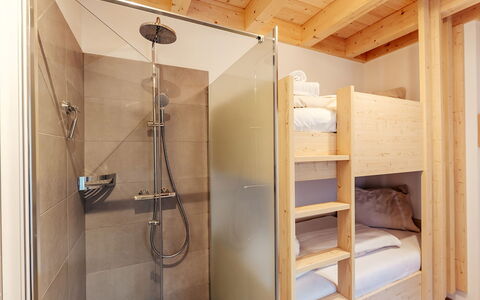 Niederwölz 606: Hout, Interieur Ontwerp, Flooring, Verdieping, Bed, Plafond, Slaapkamer, Meubilair, Kamer, Stapelbed