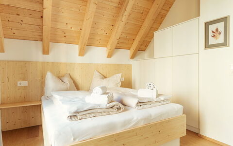 Niederwölz 606: Huis, Verblijf, Slaapkamer, Hardwood, Beits, Houten Vloer, Hotel, Bed, Bedding, Vernis