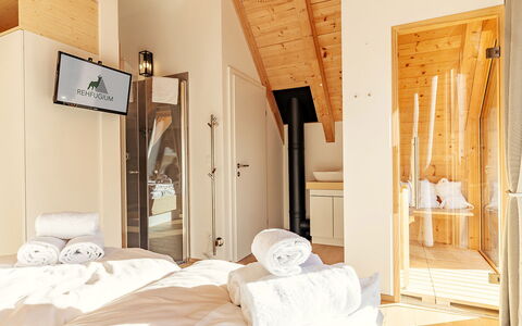 Niederwölz 609: Hout, Interieur Ontwerp, Slaapkamer, Meubilair, Verlichting, Plafond, Huis, Bed, Verdieping, Kamer