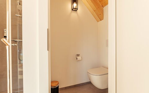 Niederwölz 609: Flooring, Muur, Verdieping, Hout, Loodgieterswerkinrichting, Interieur Ontwerp, Badkamer, Loodgieter, Huis, Plafond
