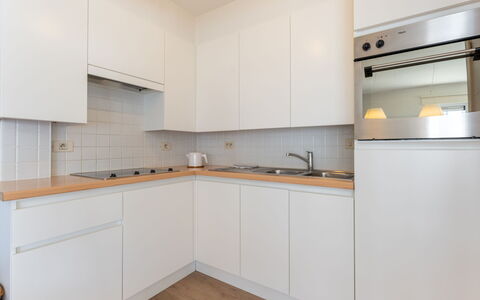 Goldsands Iii with Parking: Keuken, Toestel Van De Keuken, Countertop, Cabinetry, Major Appliance, Flooring, Interieur Ontwerp, Hout, Verdieping, Fornuis
