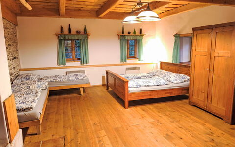 U Kazíků: Hout, Flooring, Interieur Ontwerp, Verdieping, Meubilair, Bed, Slaapkamer, Plafond, Kamer, Houten Vloer