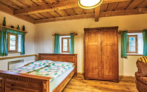 U Kazíků: Hout, Interieur Ontwerp, Slaapkamer, Meubilair, Bed, Huis, Plafond, Beits, Hardwood, Verdieping