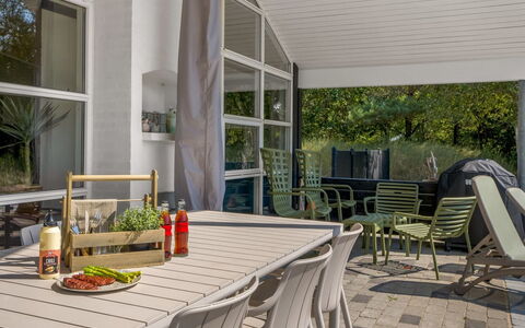 Wreth - 1.5Km from the Sea: Meubilair, Stoel, Buitenmeubels, Tafel, Keuken En Eettafel, Buitentafel, Flooring, Verdieping, Schaduw, Veranda