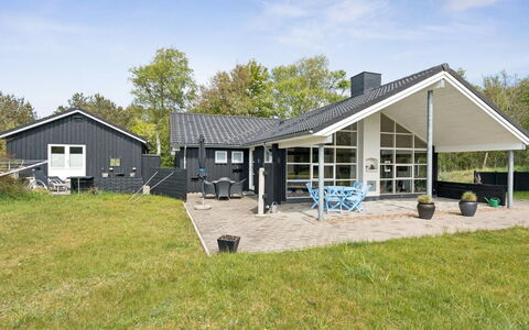Wreth - 1.5Km from the Sea: Huis, Verblijf, Landgoed, Gazon, Siding, Werf, Boerderij, Veranda, Landscaping, Oprit