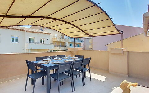 Maison Lou Oustaou: Luifel, Schaduw, Buitenmeubels, Balkon, Outdoor Structuur, Stoel, Zwembad, Ontwerp, Beits, Daylighting