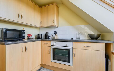 Bunloit Loft: Interieur Ontwerp, Flooring, Verdieping, Cabinetry, Lade, Beits, Hardwood, Countertop, Keuken