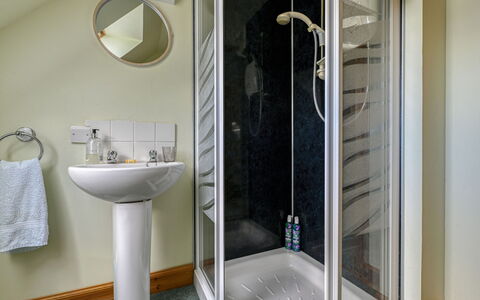 Bunloit Loft: Muur, Flooring, Badkamer, Verdieping, Loodgieterswerkinrichting, Interieur Ontwerp, Douche, Kamer, Deur Van De Douche, Loodgieter