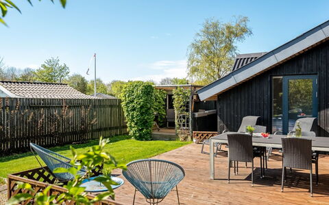 Aida - 550M from the Sea: Hout, Dak, Struik, Tuin, Huis, Verblijf, Land Lot, Stoel, Buitenmeubels, Groundcover