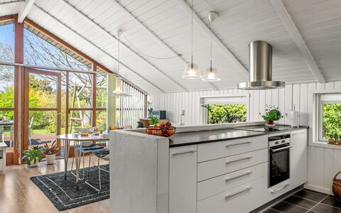 Aida - 550M from the Sea: Keuken, Interieur Ontwerp, Flooring, Hout, Plafond, Countertop, Meubilair, Verdieping, Toestel Van De Keuken, Houten Vloer