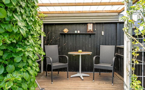Aida - 550M from the Sea: Hout, Buitenmeubels, Tuin, Buitentafel, Schaduw, Backyard, Bloempot, Werf, Beits