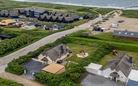 Algut - 200M from the Sea: Woongebied, Dak, Huis, Landschap, Huis, Land Lot, Menselijke Nederzetting, Luchtfotografie, Voorstad, Landelijk Gebied
