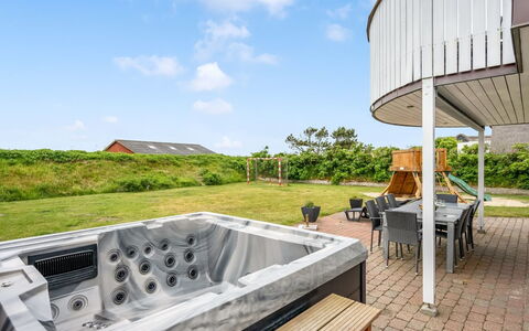 Algut - 200M from the Sea: Werf, Zwembad, Hardwood, Ontwerp, Backyard, Garden Gebouwen, Dek, Landscaping, Jacuzzi