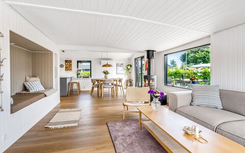 Varnava - 300M from the Sea: Interieur Ontwerp, Flooring, Hout, Bankstel, Plafond, Meubilair, Verdieping, Woonkamer, Houten Vloer, Kamer