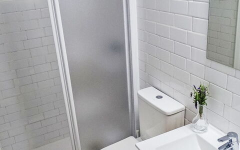 Mar de Cristal Playa Honda 500: Muur, Badkamer, Loodgieterswerkinrichting, Wc Bril, Toilet, Flooring, Loodgieter, Verdieping, Wastafel, Kraan