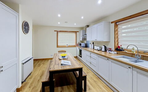 Glencarr: Interieur Ontwerp, Meubilair, Flooring, Hout, Plafond, Verdieping, Keuken, Countertop, Kamer, Verlichting