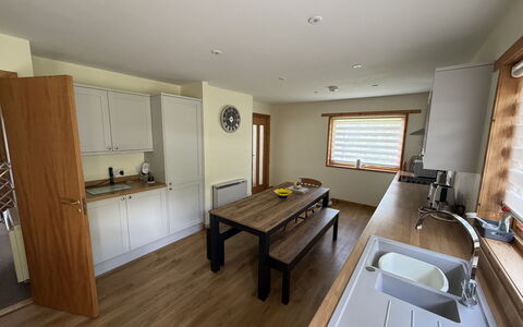 Glencarr: Flooring, Meubilair, Interieur Ontwerp, Hout, Countertop, Verdieping, Cabinetry, Keuken, Toestel Van De Keuken, Kamer