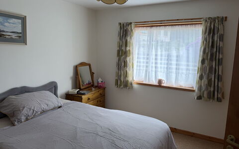 Glencarr: Meubilair, Interieur Ontwerp, Bed, Slaapkamer, Muur, Hout, Laken, Bedding, Linens, Kamer