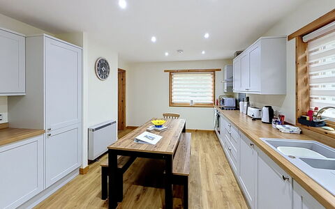 Glencarr: Meubilair, Interieur Ontwerp, Hout, Flooring, Plafond, Countertop, Cabinetry, Keuken, Verdieping, Verlichting
