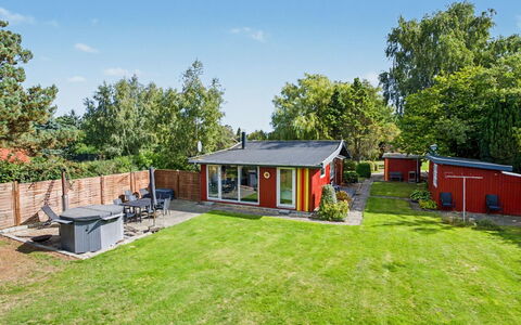 Aasta - 500M from the Sea: Huis, Huis, Woongebied, Dak, Tuin, Verblijf, Gazon, Backyard, Werf, Garden Gebouwen