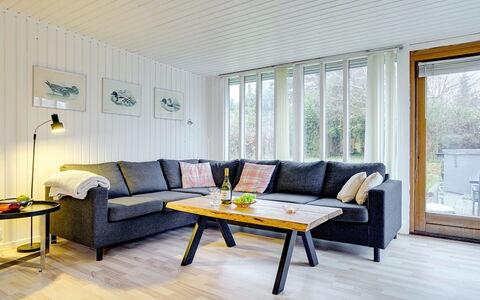 Aasta - 500M from the Sea: Meubilair, Bankstel, Interieur Ontwerp, Flooring, Hout, Verdieping, Woonkamer, Huis, Houten Vloer
