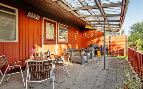 Aasta - 500M from the Sea: Hout, Meubilair, Beits, Buitenmeubels, Stoel, Deur, Veranda, Hardwood, Verblijf, Schaduw