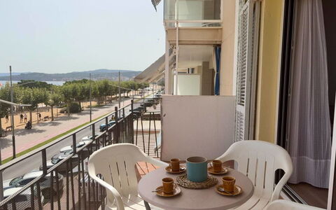 Aubí: Blauw, Balkon, Leuning, Appartement, Hek, Zee, Toevlucht, Condominium, Zwembad, Hotel