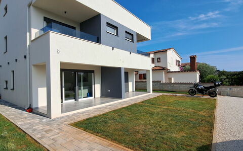Duplex: Blauw, Balkon, Leuning, Appartement, Hek, Zee, Toevlucht, Condominium, Zwembad, Hotel