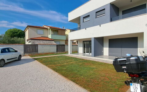 Duplex: Blauw, Balkon, Leuning, Appartement, Hek, Zee, Toevlucht, Condominium, Zwembad, Hotel