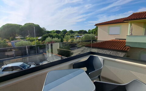 Duplex: Blauw, Balkon, Leuning, Appartement, Hek, Zee, Toevlucht, Condominium, Zwembad, Hotel