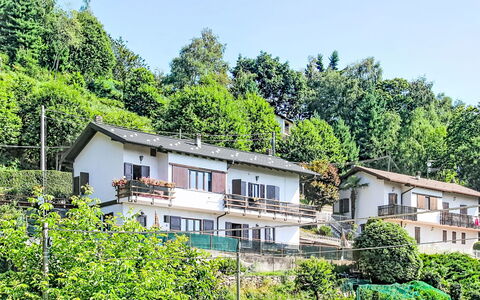Miazzina 200: Blauw, Balkon, Leuning, Appartement, Hek, Zee, Toevlucht, Condominium, Zwembad, Hotel