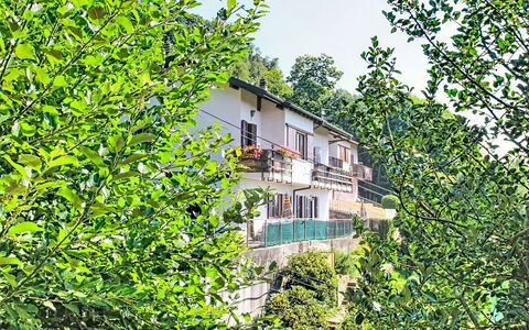 Miazzina 200: Blauw, Balkon, Leuning, Appartement, Hek, Zee, Toevlucht, Condominium, Zwembad, Hotel