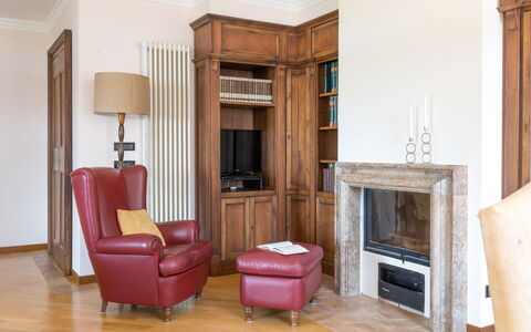 Villa Althea: Meubilair, Interieur Ontwerp, Flooring, Hout, Verdieping, Huis, Kamer, Woonkamer, Bruin, Verlichting