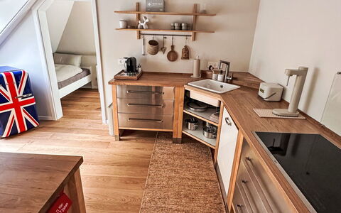 The Oak Suite: Meubilair, Interieur Ontwerp, Flooring, Hout, Verdieping, Plafond, Verlichting, Kamer, Toestel Van De Keuken, Keuken