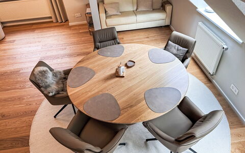 The Oak Suite: Meubilair, Interieur Ontwerp, Flooring, Verdieping, Hout, Stoel, Tafel, Verlichting, Bruin, Woonkamer