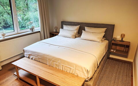 The Oak Suite: Meubilair, Flooring, Bed, Interieur Ontwerp, Verdieping, Slaapkamer, Hout, Houten Vloer, Textiel, Bedding