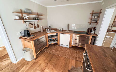 The Oak Suite: Flooring, Meubilair, Hout, Cabinetry, Interieur Ontwerp, Verdieping, Houten Vloer, Lade, Countertop, Keuken