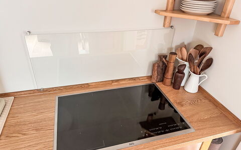 The Oak Suite: Flooring, Verdieping, Beits, Houten Vloer, Hardwood, Major Appliance, Multiplex, Huishoudapparatuur, Keuken