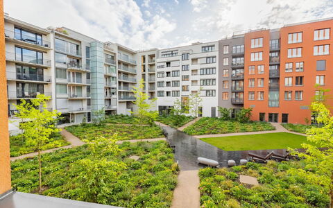 Smichov Kosire Jinonice 1: Appartement, Woongebied, Condominium, Stedelijk Ontwerp, Gemengd Gebruik, Tuin, Landscaping, Balkon, Binnenplaats
