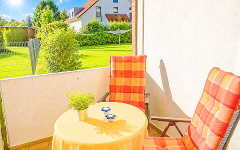 Burhave 201: Meubilair, Interieur Ontwerp, Huis, Stoel, Buitenmeubels, Schaduw, Beits, Kamerplant, Koffietafel, Balkon