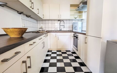 Marktblick: Flooring, Verdieping, Keuken, Toestel Van De Keuken, Hout, Interieur Ontwerp, Countertop, Major Appliance, Cabinetry, Meubilair
